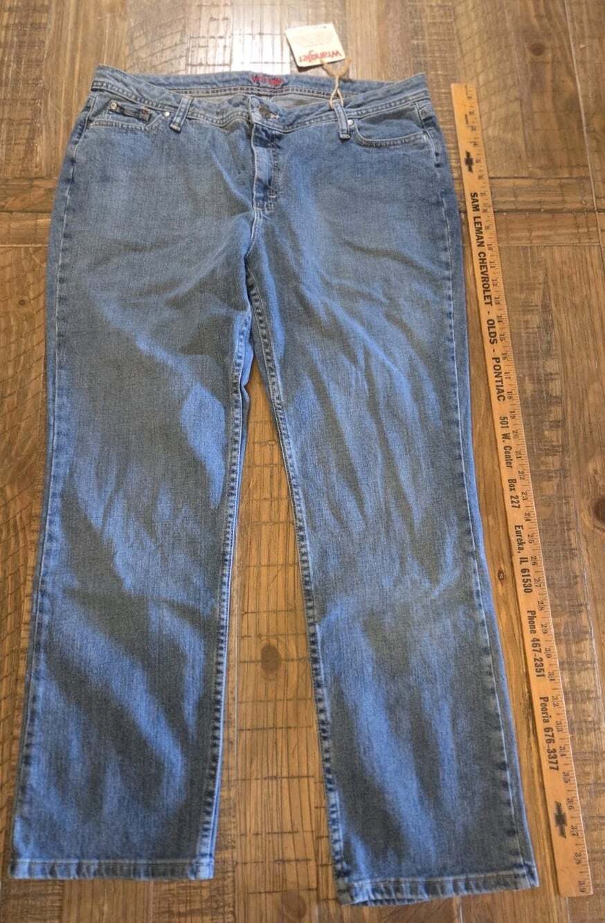NWT Wrangler Medium-wash Women's jeans